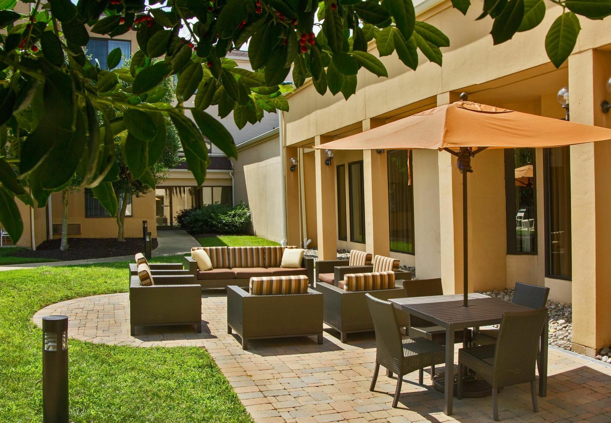 Courtyard By Marriott Annapolis Hotel Exterior photo
